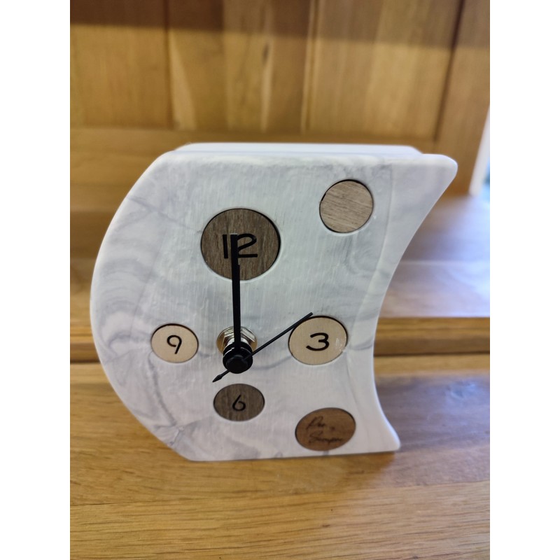 Orologio Bolle in polvere di marmo e legno, cm 11x13 completo di astuccio made in Italy Orologio Bolle in polvere di marmo e legno, cm 11x13 completo di astuccio made in Italy